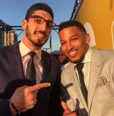 打进个人赛季德甲首球，丘库埃梅卡当选多特客战汉堡全场最佳（收获赛季德甲处子球，丘库埃梅卡荣膺多特客场战汉堡全场最佳）