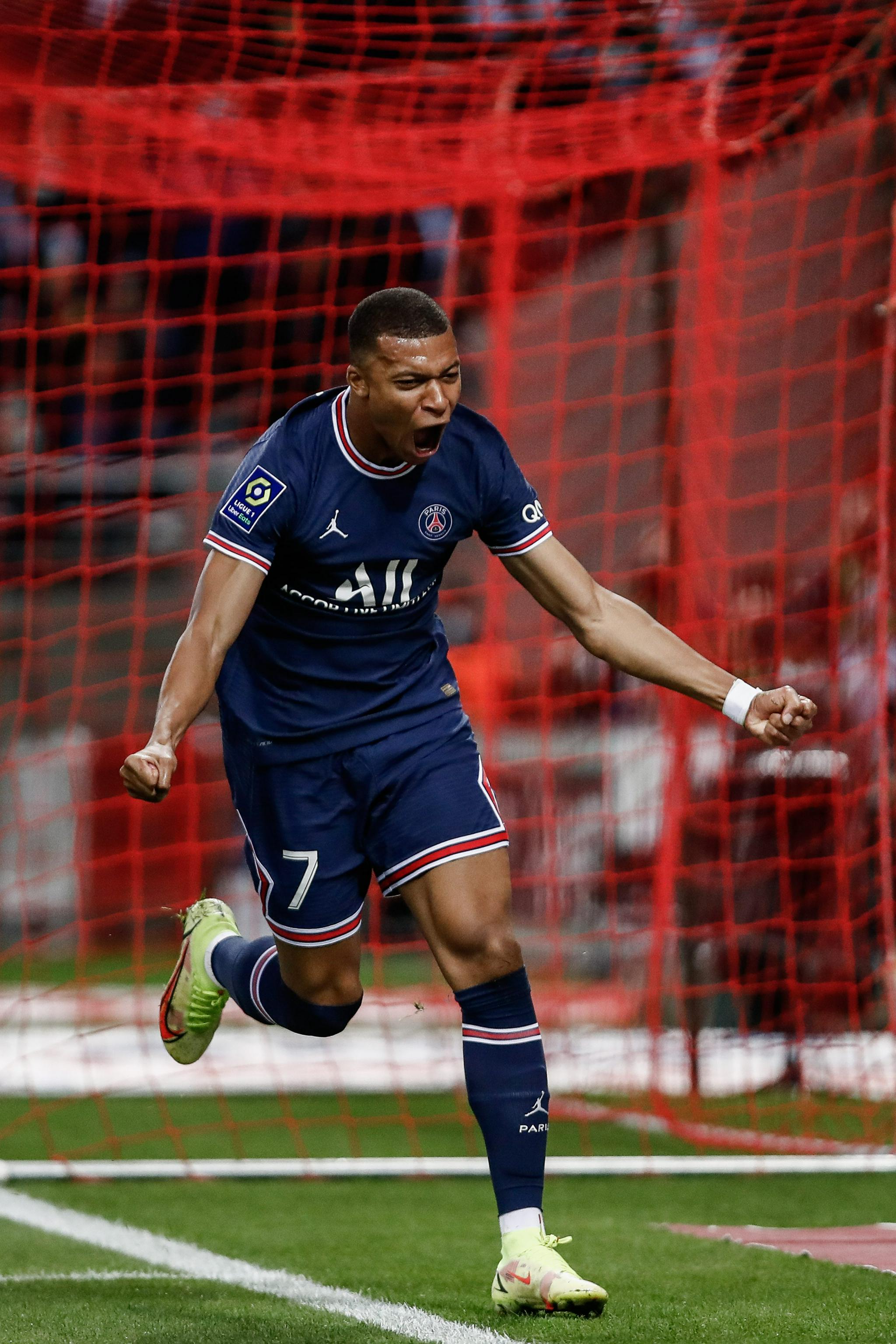 佩杜拉：因西涅拒绝了多份报价，坚持与萨里在拉齐奥重聚（佩杜拉：因西涅拒多家报价，执意在拉齐奥与萨里再聚首）