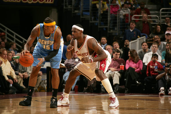 球队战术调整有效限制对手发挥（战术调整奏效，成功压制对手表现）