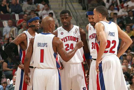 拜仁慕尼黑客场大胜沙尔克04（拜仁客场横扫沙尔克04）