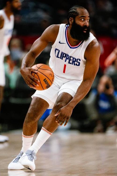 掘金末节爆发约基奇独揽三双（掘金末节发力，约基奇轰下三双）