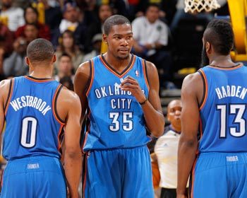 上周末结束的澳超第9轮，受闪电影响，麦克阿瑟vs布里斯班狮吼的比赛推迟开球时间。（澳超第9轮上周末收官：雷电天气致麦克阿瑟战布里斯班狮吼延期开球）