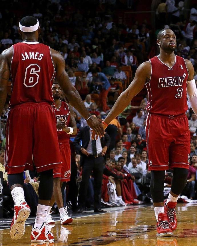 皇马球星没责任？一输球就怪阿隆索，皇马这贵族病是不是该治治？（输球就怪阿隆索？皇马球员别再逃责，“贵族病”该治了）