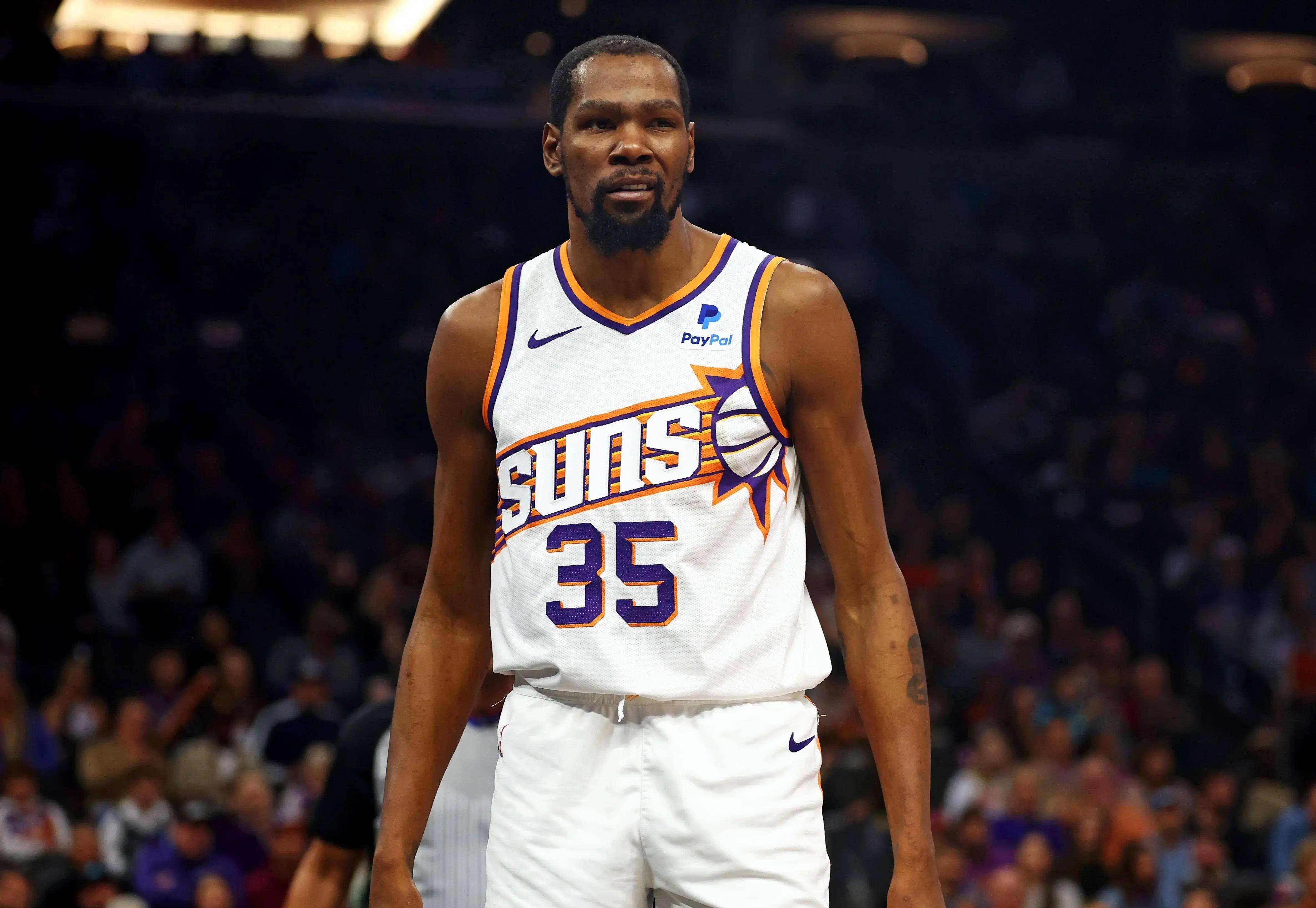 状元本色！弗拉格篮下接球原地起跳 单臂举火烧天暴扣惊艳全场（状元风采尽显！弗拉格篮下接应原地起飞，单臂擎天重扣惊艳全场）