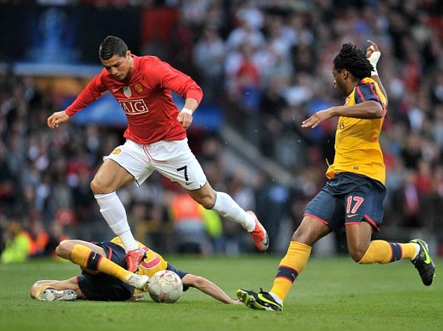 TA：利物浦中场莫顿即将加盟里昂，转会费含浮动约1500万镑（TA：利物浦中场莫顿将转投里昂，转会费约1500万英镑（含浮动））